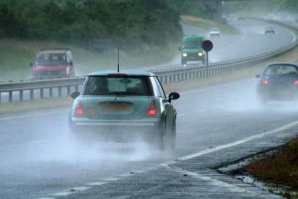 Τι να προσέχετε όταν οδηγείτε στη βροχή! - Cars